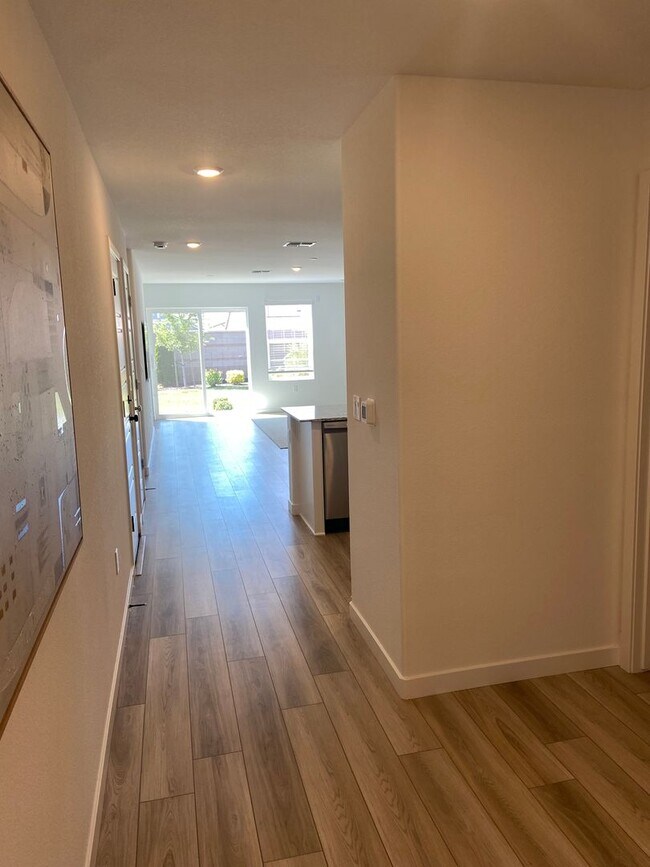Foto del edificio - 4 Bdrm, 2.5 bath Solar home - Pradera Ranch Community