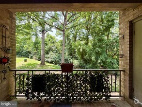 Building Photo - 12204 Braxfield Ct