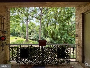Building Photo - 12204 Braxfield Ct