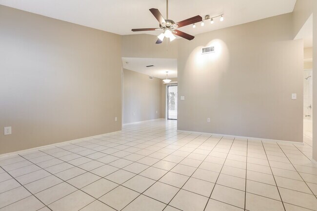 Foto del edificio - 1545 Deer Hollow Blvd