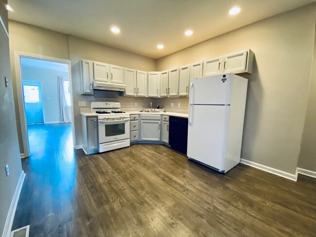 Photo - 109 S 13th St Apartment