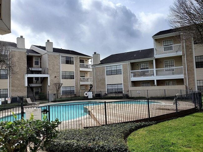 Building Photo - 2750 Holly Hall St