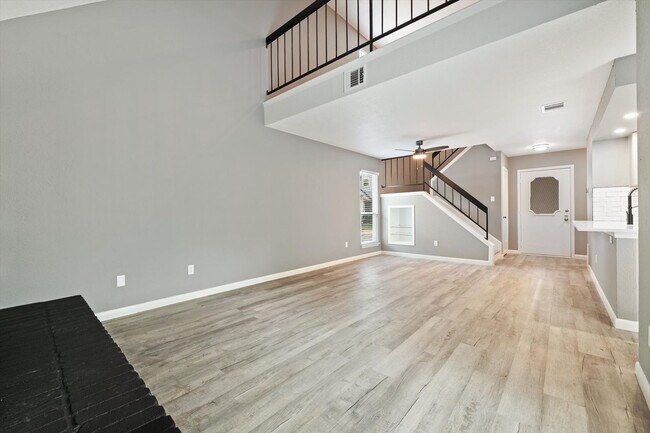 Foto del edificio - Modern Makeover in Prime NW Austin Location