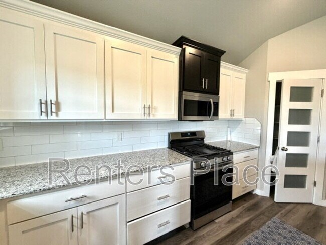 Building Photo - 14975 S Poplar Pl
