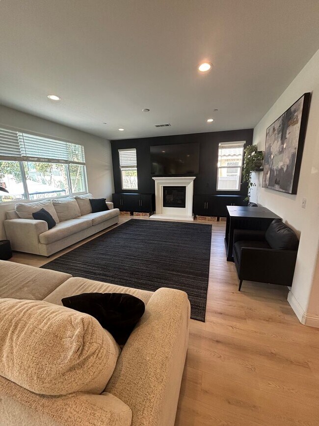 Foto del edificio - Beautiful 4- Bedroom Home