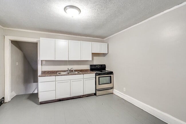 Building Photo - 614 Madison Ave