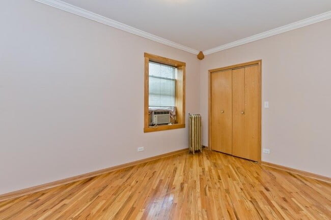 Building Photo - 3 bedroom in Chicago IL 60645