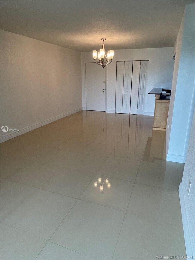 Foto del edificio - 9170 Fontainebleau Blvd