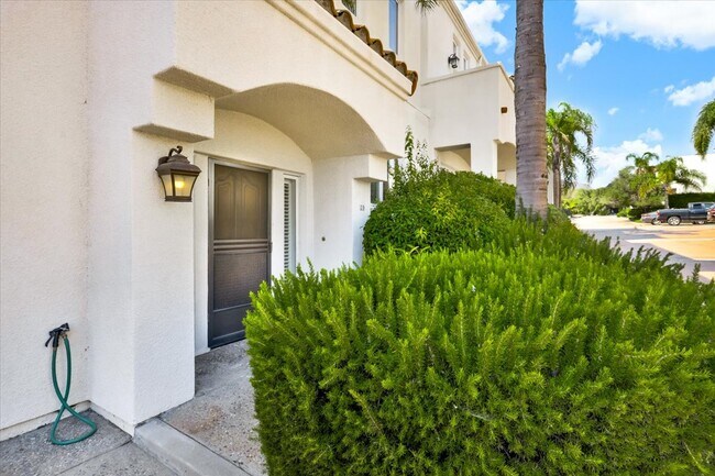 Building Photo - 6435 Zumirez Dr
