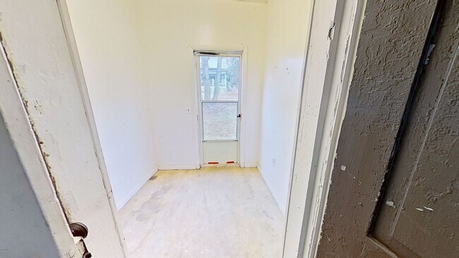 Building Photo - Rear Unit