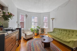Building Photo - 65 Beacon St