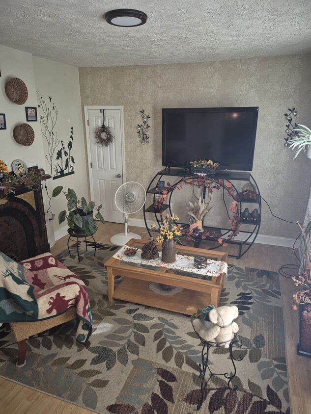 More photos coming - 307 S 6th St