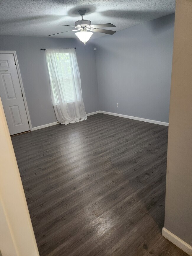 Foto del edificio - 531 Crest Dr SW