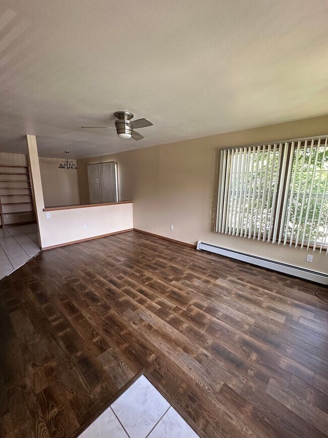 Foto del edificio - Spacious 2 Bed, 2 Bath Townhome