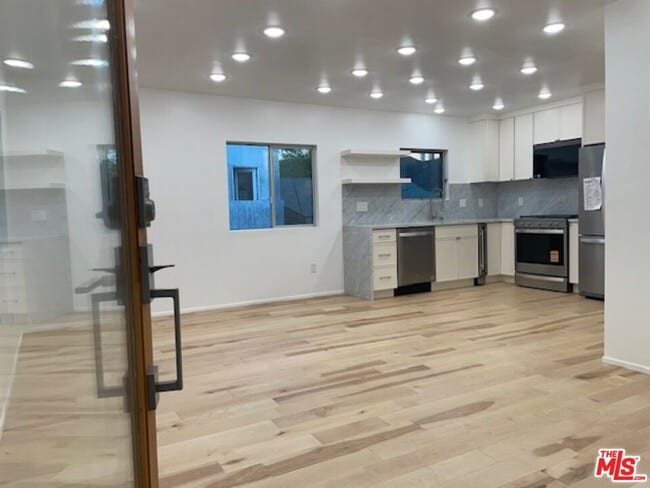 Building Photo - 245 Windward Ave