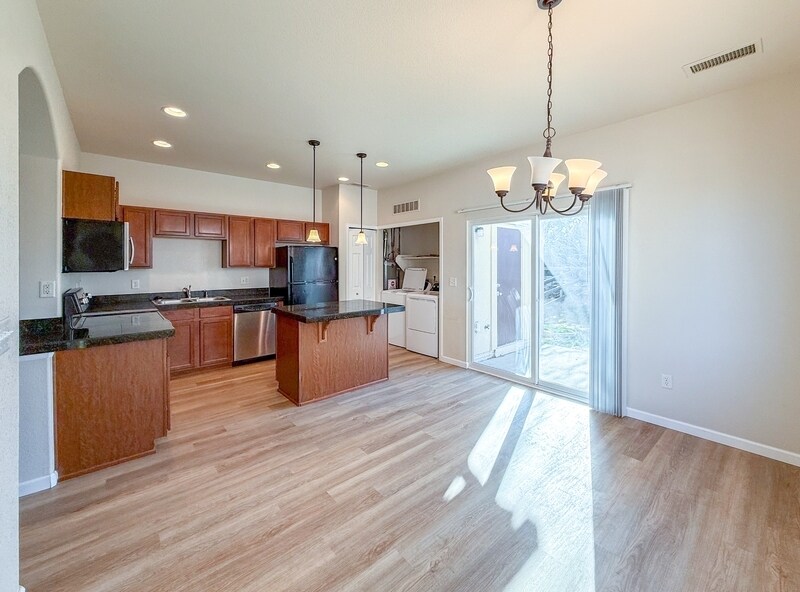 Foto principal - 12726 Jasmine Ct
