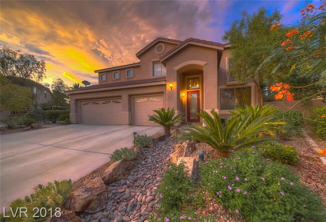 Foto del edificio - 236 Living Springs Pl
