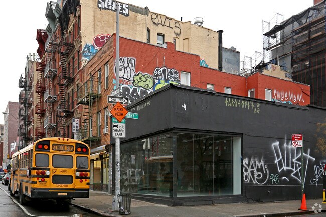 Building Photo - 176 Delancey St