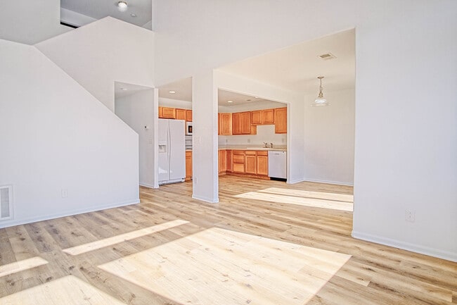 Building Photo - 1241 Saker Ct