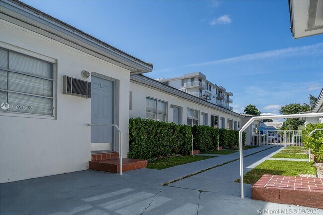 Foto del edificio - 7821 Carlyle Ave