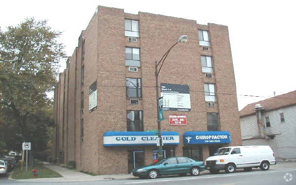 Building Photo - 800 W Lill Ave