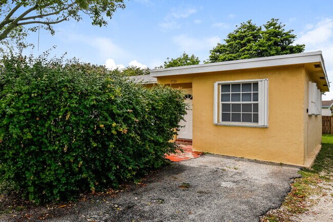 Foto del edificio - 2730 NW 23rd St
