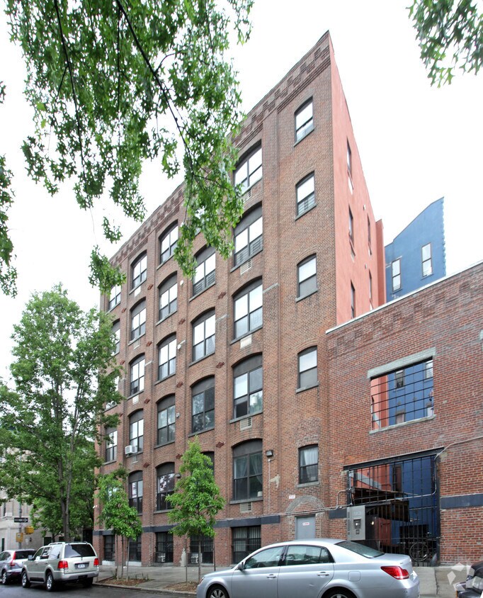 Primary Photo - 93 Underhill Ave