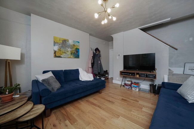 Building Photo - Newly Remodeled 2 bedroom/office in Lawren...