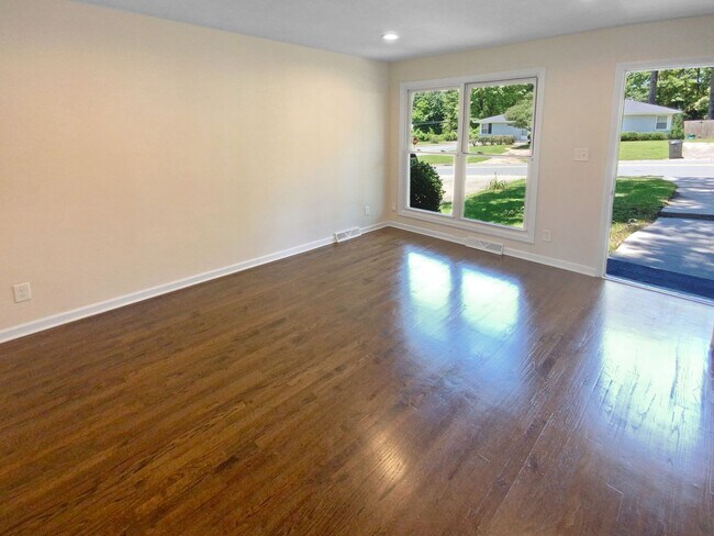 Foto del edificio - Mid-Century Condo in Plaza Midwood/NoDa