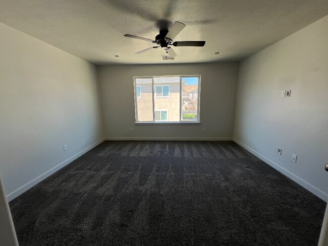 Building Photo - 7109 N Mountain Field Dr