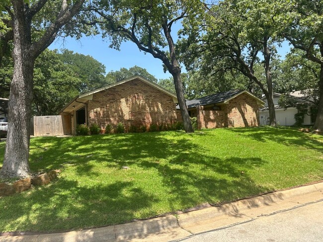 Building Photo - 2304 Belfry Ct