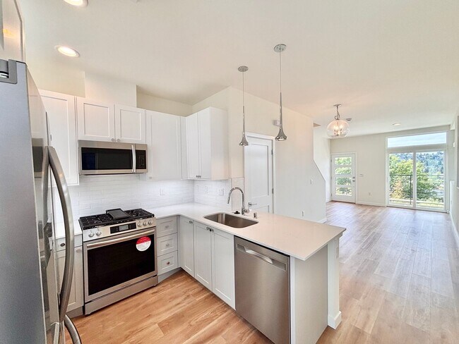 Foto del edificio - 3646 13th Ave W