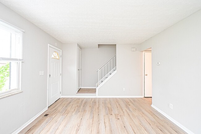 Building Photo - 10925 Birchridge Dr