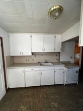 Building Photo - 802-806 Queen Ave SE