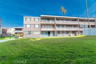 Building Photo - 6979 Palm Ct