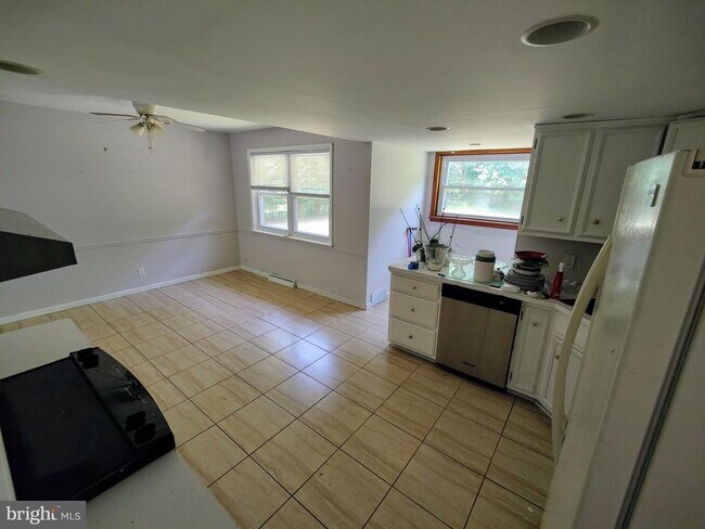 Building Photo - 405 Kresson Rd