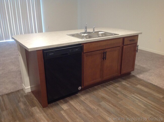 Building Photo - 2862 SE Buccaneer Cir