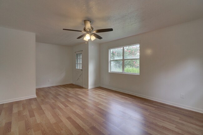 Foto del edificio - 1446 Arnold St