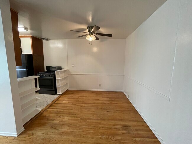 Building Photo - 1421 S Shenandoah St