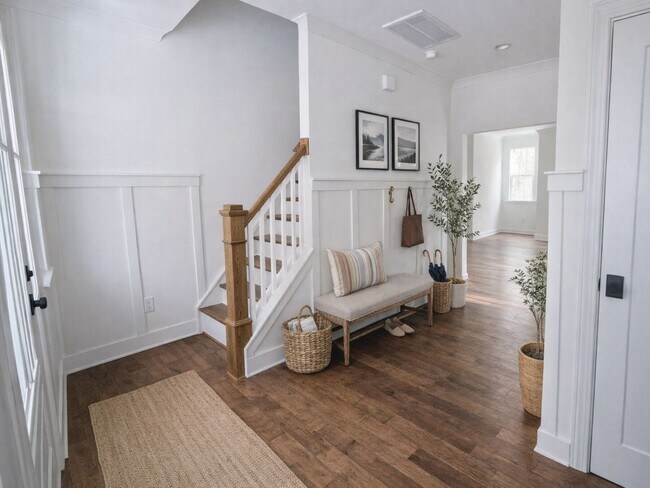 Foto del edificio - Beautiful 3BR 2.5BA Home in Statesville • 2 Car Garagge Tours