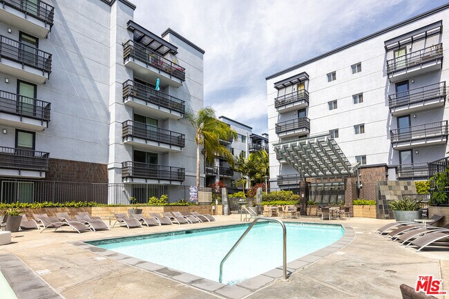 Foto del edificio - 629 Traction Ave