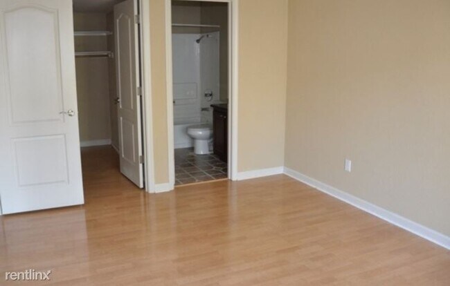 Building Photo - 2 br, 2 bath Condo - 245 Reflections Dr