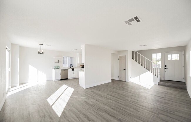Building Photo - AMERICANA Property Mgmt - Remodeled 4 beds...
