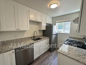 Building Photo - 1622 W 7th Ave