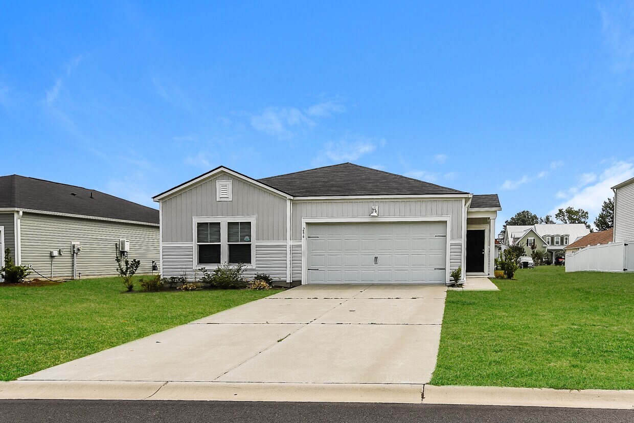 Foto principal - 135 S Reindeer Rd