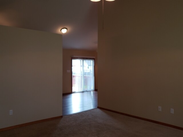 Building Photo - 777 Commodore Ln