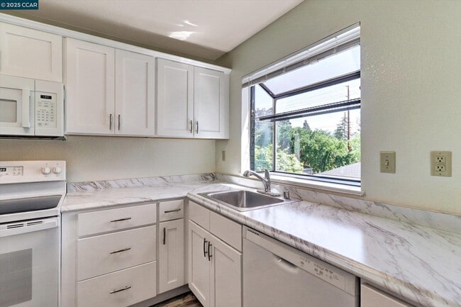 Building Photo - 1300 Walden Rd