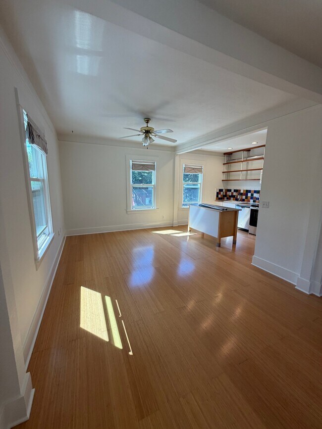 Foto del edificio - 561 N Simpson St