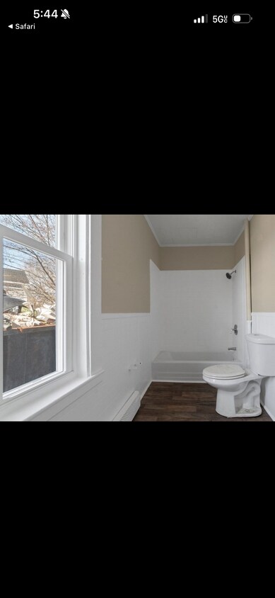 Foto del edificio - 51 Brooks Ave