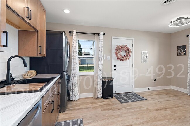 Building Photo - 7528 Catalpa Ave